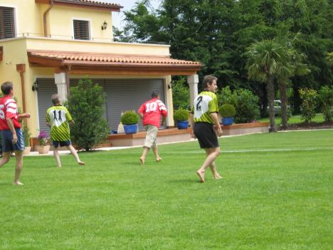 Fussball 002.jpg   40kb   26.03.2021 22:21:42